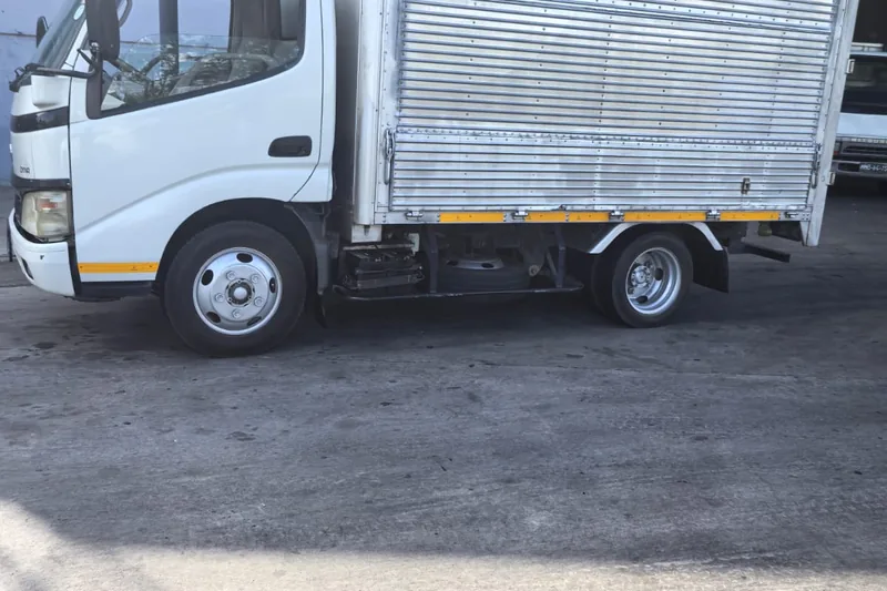 BackHome Logistics 2-tonne box truck