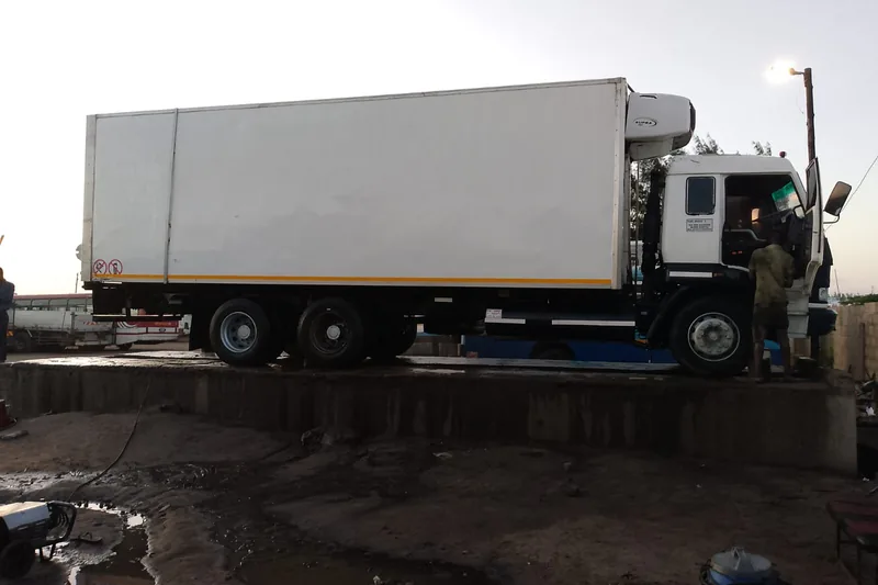 BackHome Logistics 15-tonne refrigerated truck